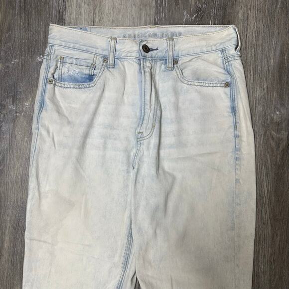 American Eagle Outfitters Mom Jean Light Wash Distressed - Picture 2 of 6